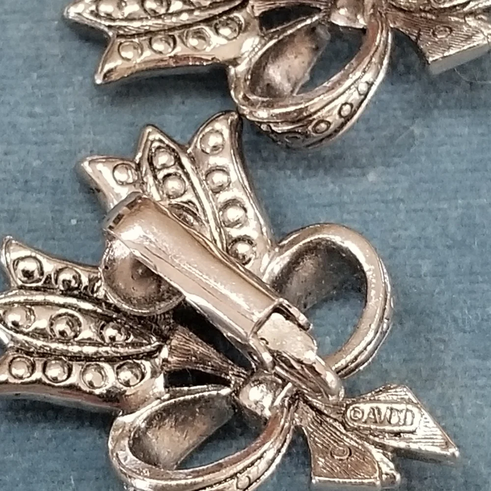 Vtg Avon Clip Earrings
